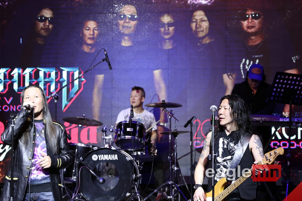 Асч, дүрэлзэж, уянгалсан “Хурд”